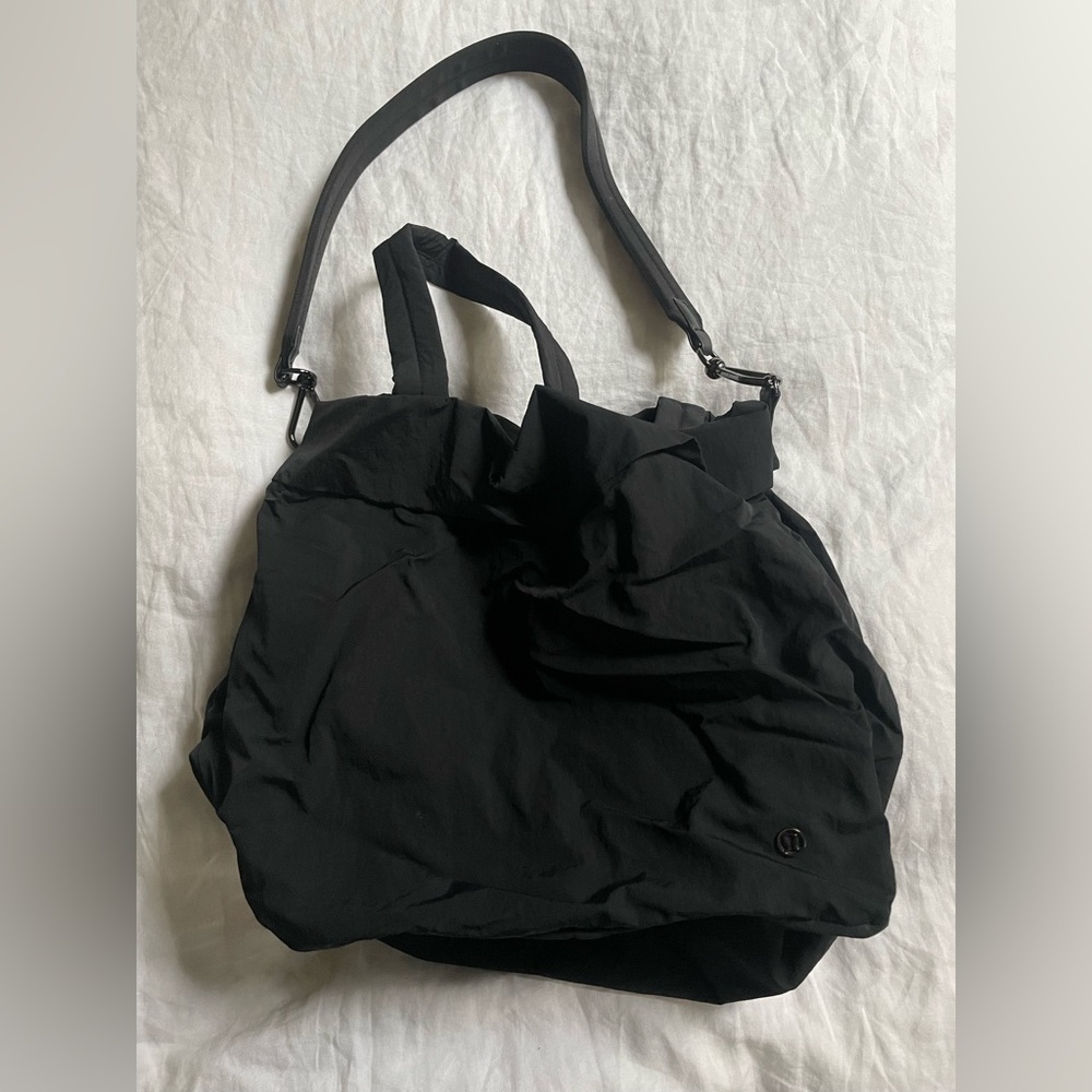 Lululemon large black nylon crossbody bag